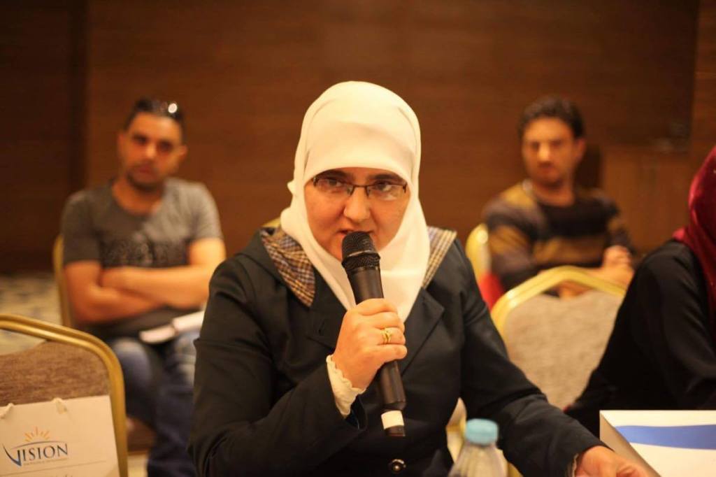الاحتلال يمدد اعتقال عضو بلدية الخليل سوزان العويوي 8 أيام