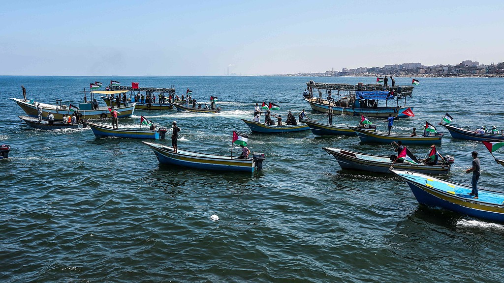 الاحتلال يفرج عن 7 مواطنين اعتقلهم على متن سفينة كسر الحصار2
