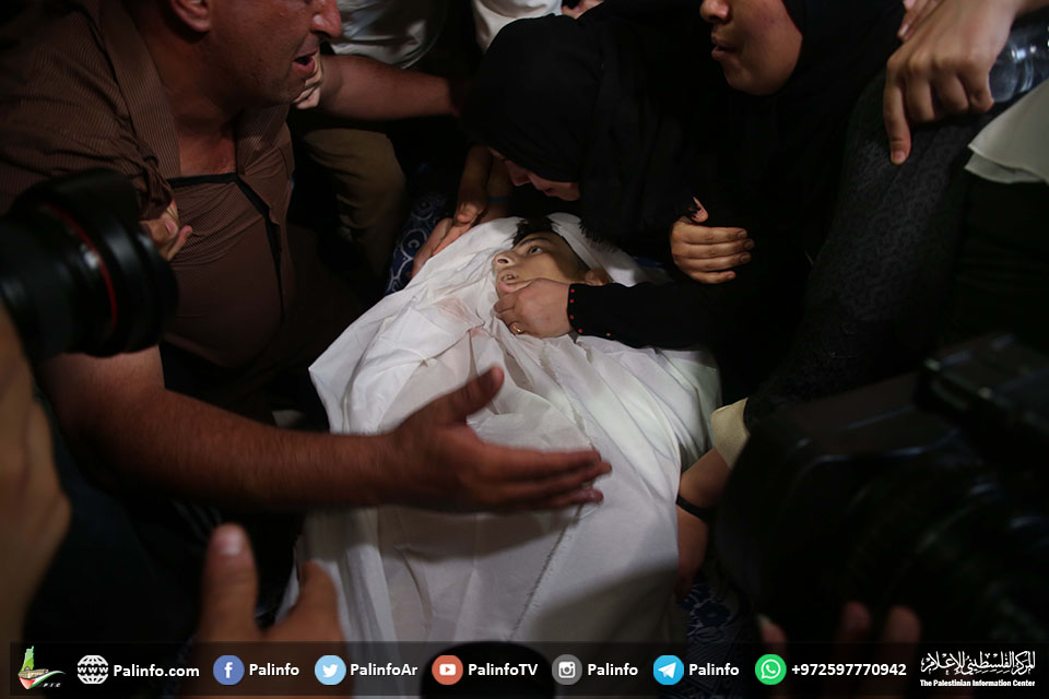 غزة تشيع جثماني الطفلين الشهيدين النمرة وكحيل
