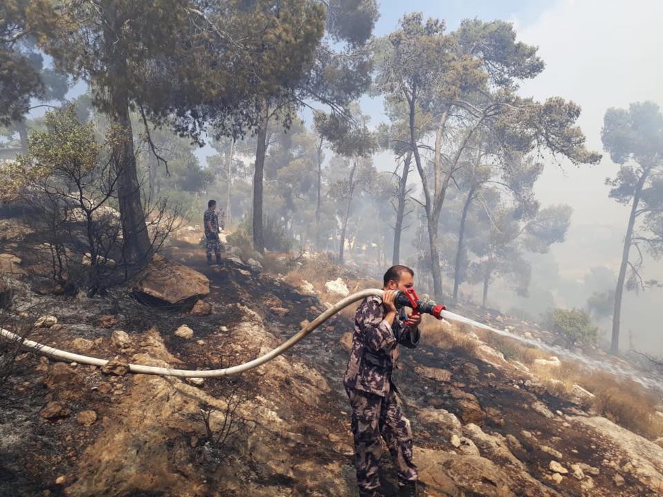 حريق في محمية وادي القف غربي الخليل