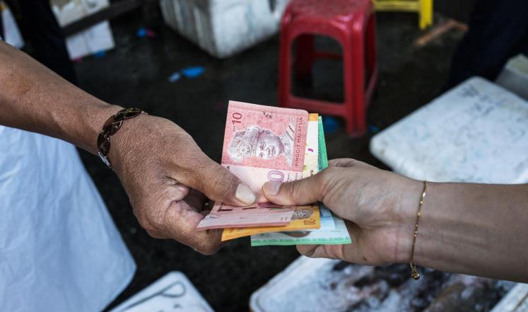 ماليزيا تجمع تبرعات بالملايين لسداد ديونها الهائلة