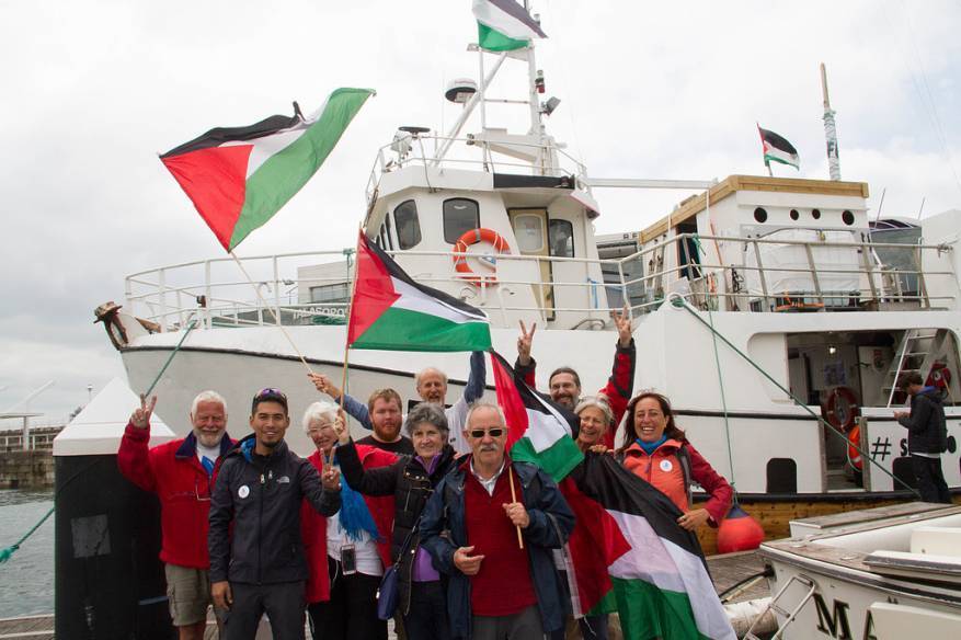 الاحتلال الإسرائيلي يبدأ ترحيل نشطاء سفينة حرية السويدية