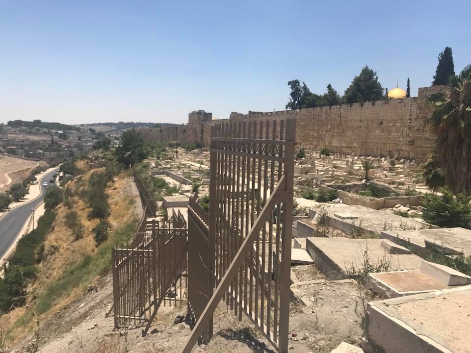هيئة: إسرائيل تنتهك حرمة المقابر الإسلامية بالقدس
