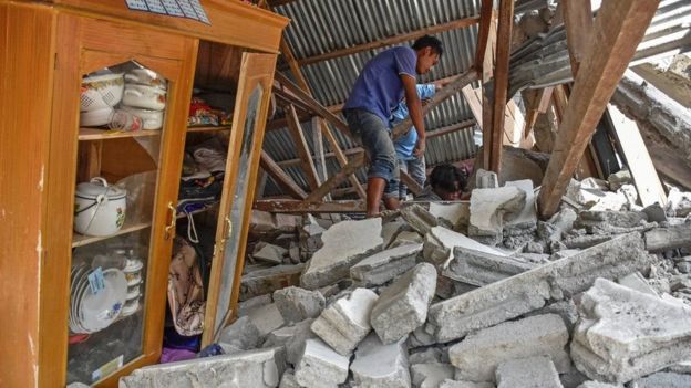 تشريد 70 ألف شخص جراء زلزال بأندونيسيا