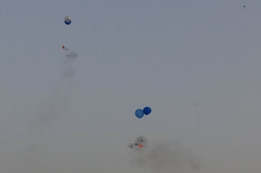 إطلاق المئات من بالونات العودة تجاه غلاف غزة