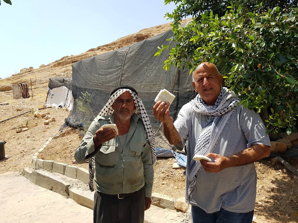 حملة فلسطينية لتسويق الجبنة البيضاء في الأغوار الفلسطينية