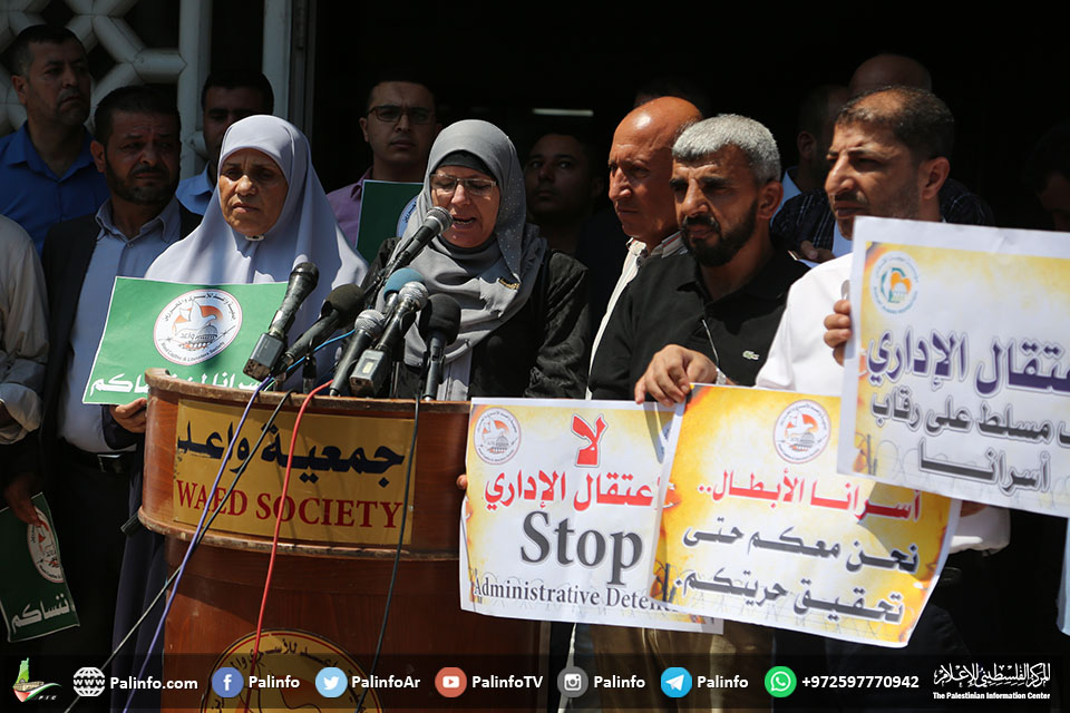 وقفة بغزة تضامنا مع الأسرى الإداريين والمضربين