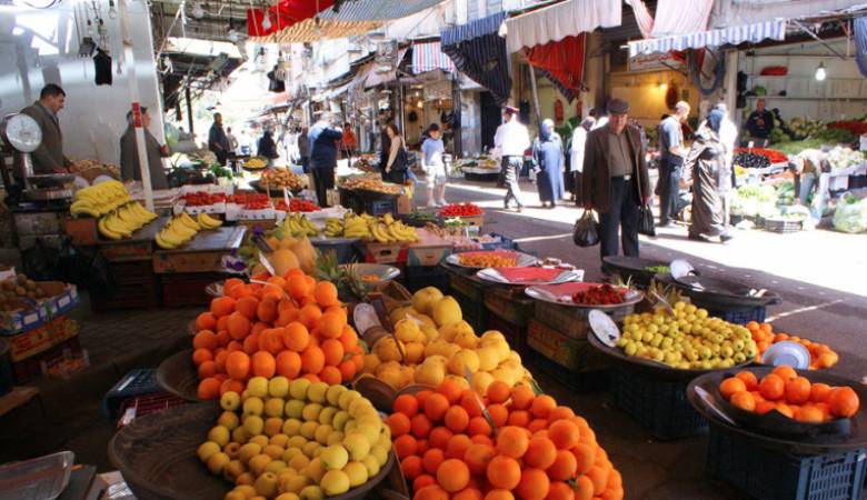 سوق شارع السلام بنابلس.. ملاذ الباحثين عن فاكهة الصيف