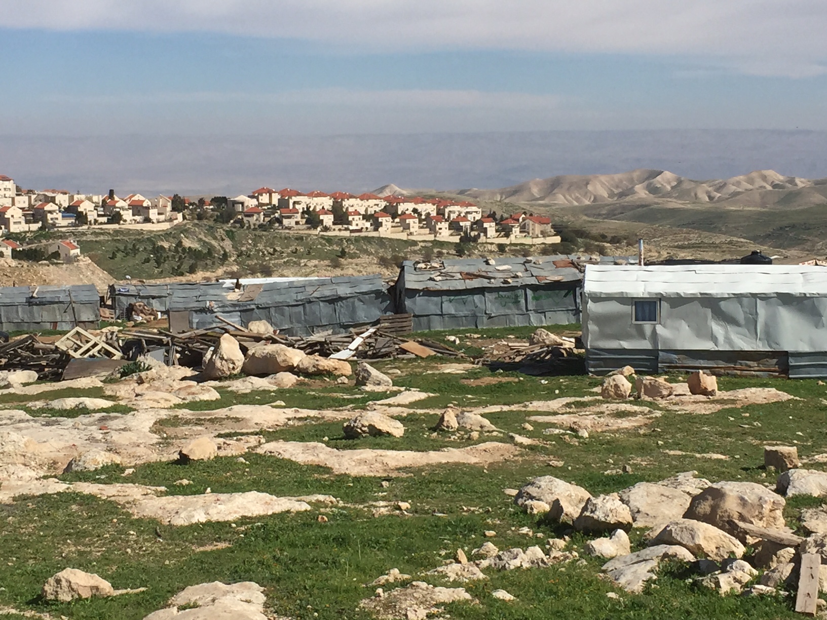 تأجيل إخلاء قرية الخان الأحمر شرق القدس