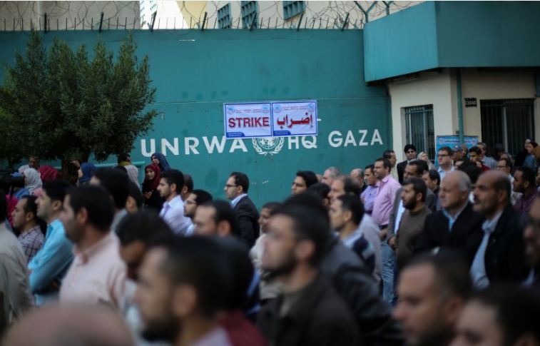 أونروا تقطع الكهرباء والمياه عن المعتصمين داخل مقرها بغزة