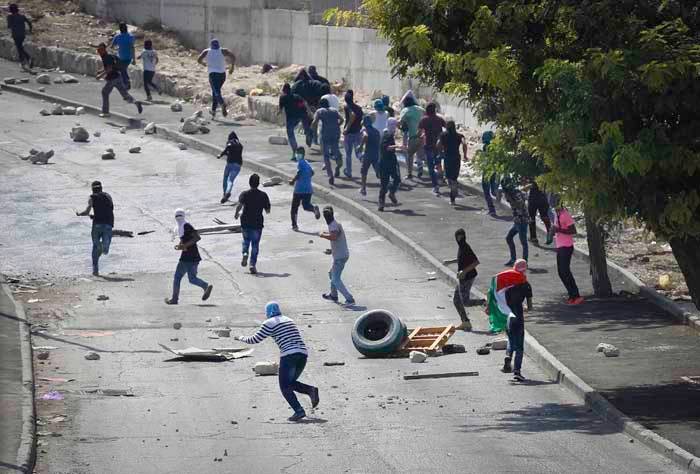 الاحتلال يعتقل 4 فلسطينيين عقب مواجهات شمال القدس
