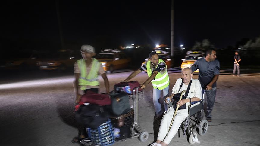حجاج بيت الله الحرام من ذوي الشهداء يغادرون غزة