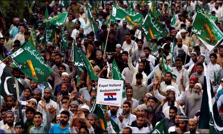 مظاهرات بباكستان ضد مسابقة مسيئة للنبي محمد عليه الصلاة والسلام