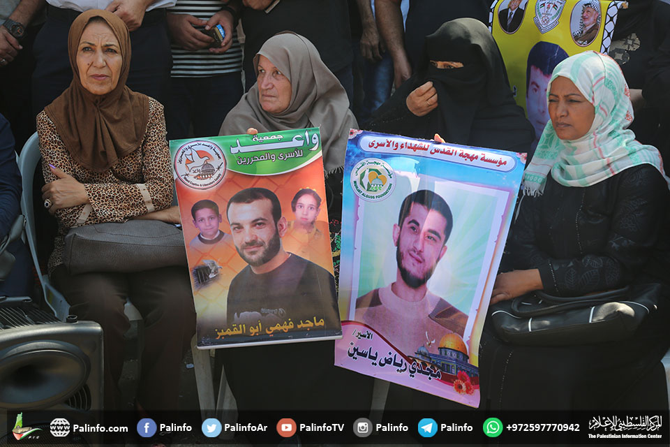 20 من أهالي أسرى غزة يزورون أبناءهم في نفحة