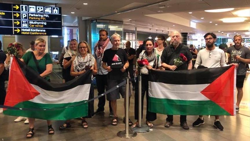 ناشط سويدي يكشف تفاصيل اعتقال إسرائيل لهم: عاملونا كالحيوانات