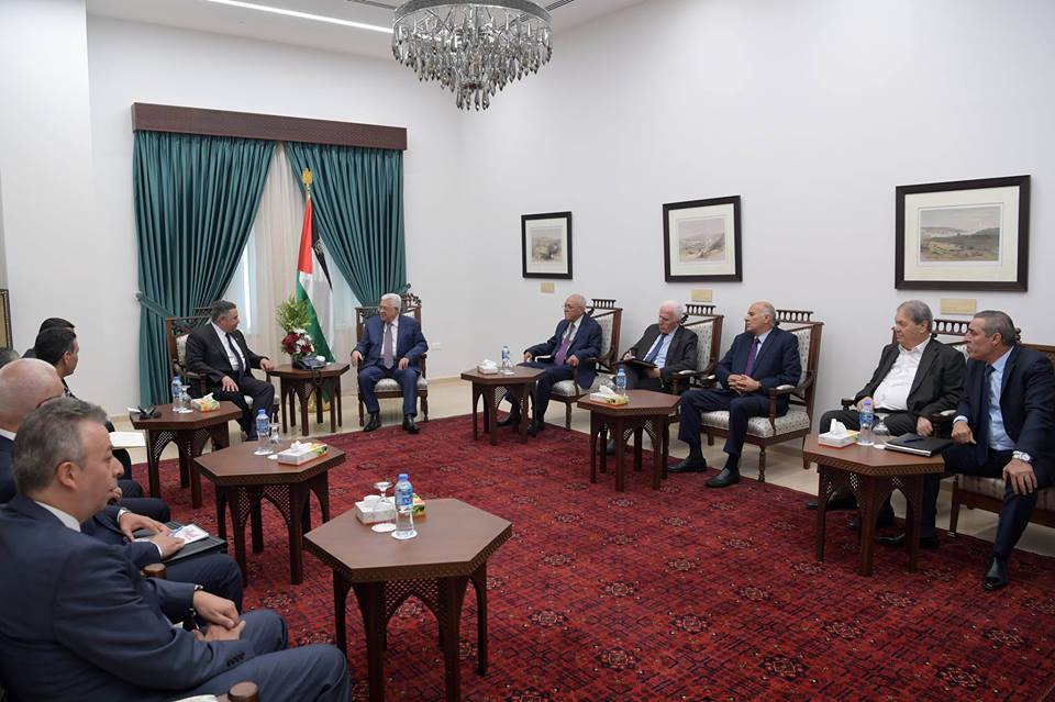 عباس يستقبل وفد المخابرات العامة المصرية