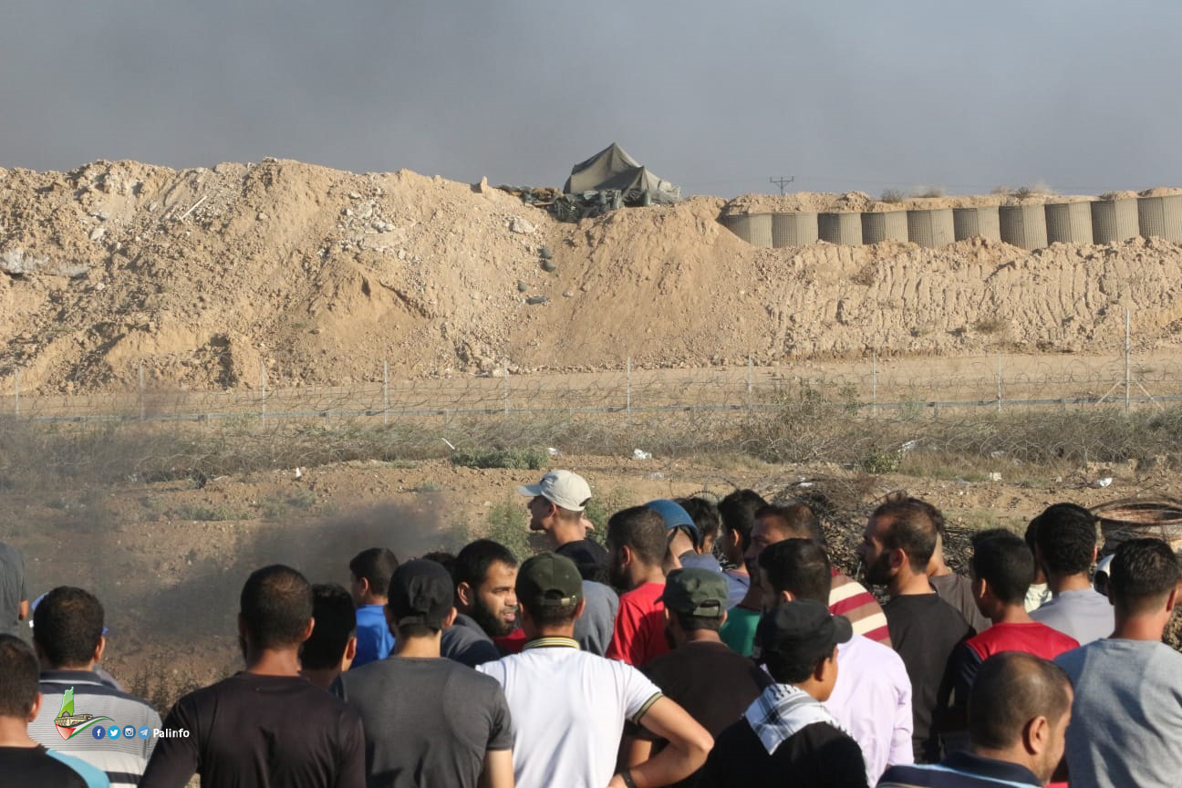 14 إصابة بقمع الاحتلال تظاهرة شبابية شرق دير البلح