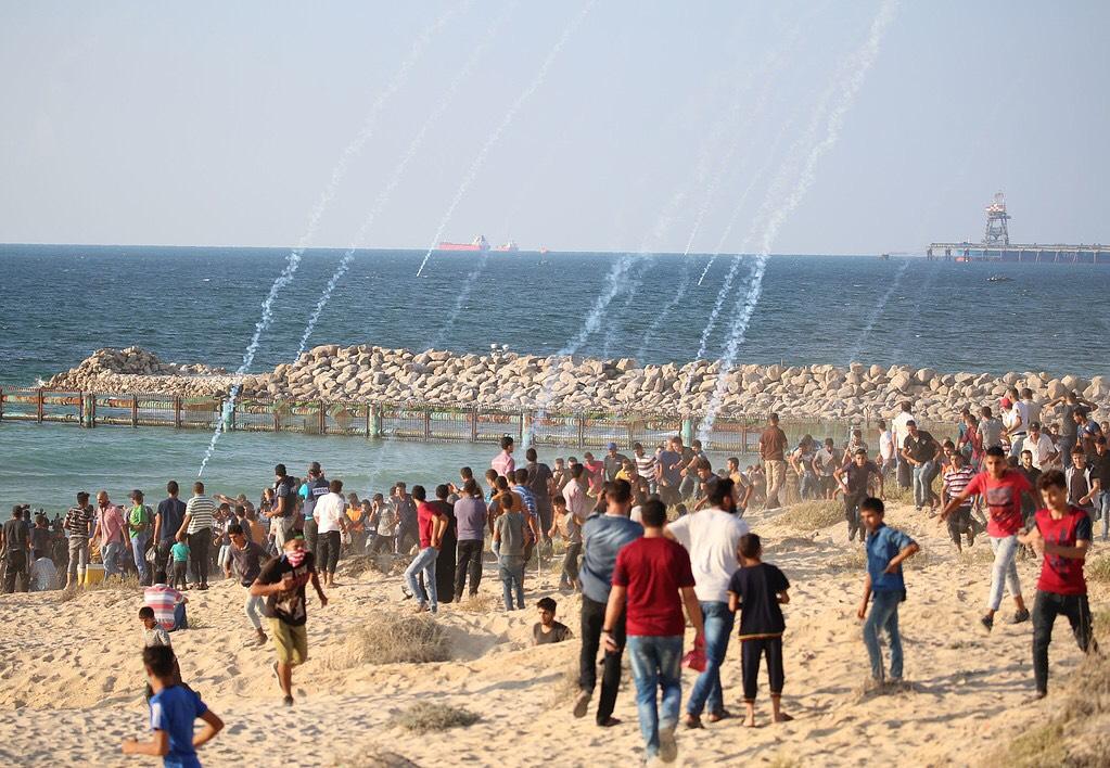 الاحتلال يقمع المسير البحري الثامن شمال قطاع غزة