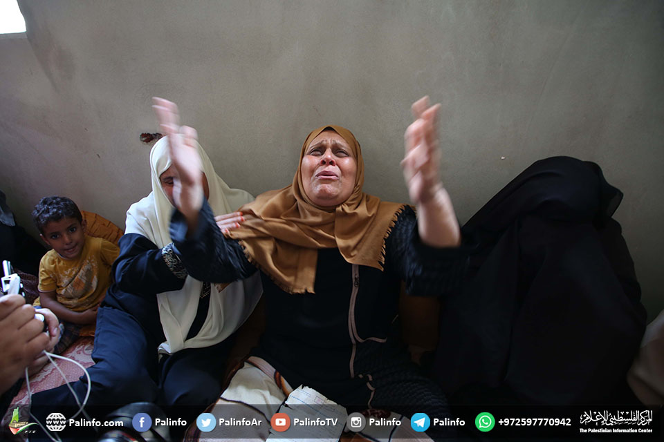 غزة تشيع شهيدين ارتقيا قنصًا برصاص الاحتلال أمس