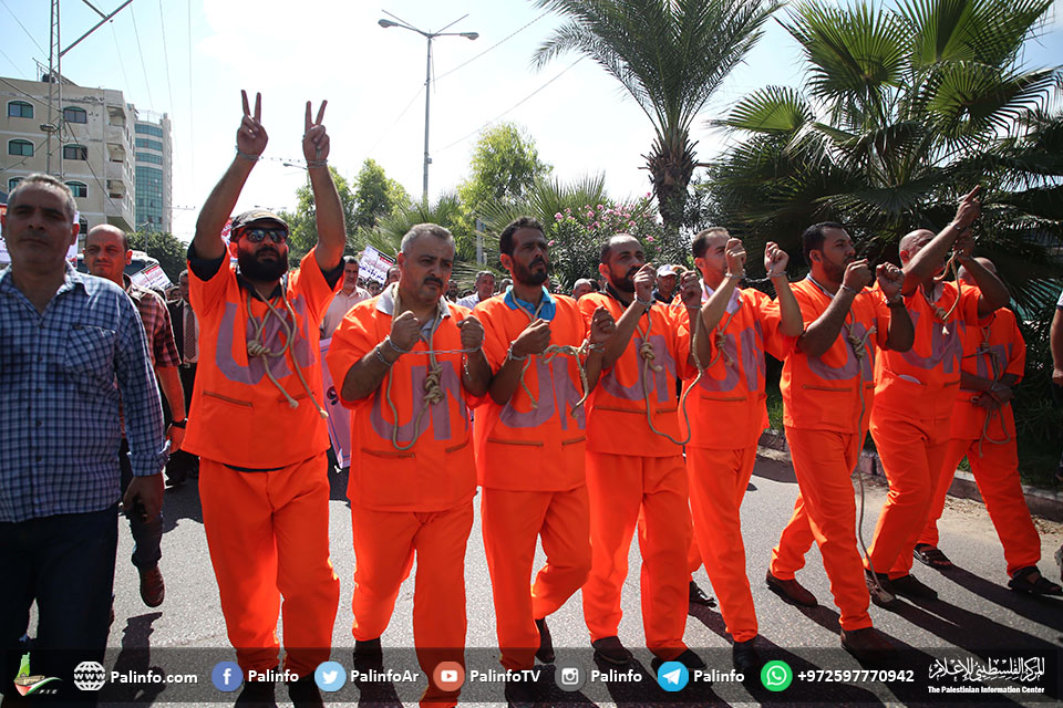 مسيرة لموظفي أونروا بغزة رفضا لسياستها بحق العاملين واللاجئين