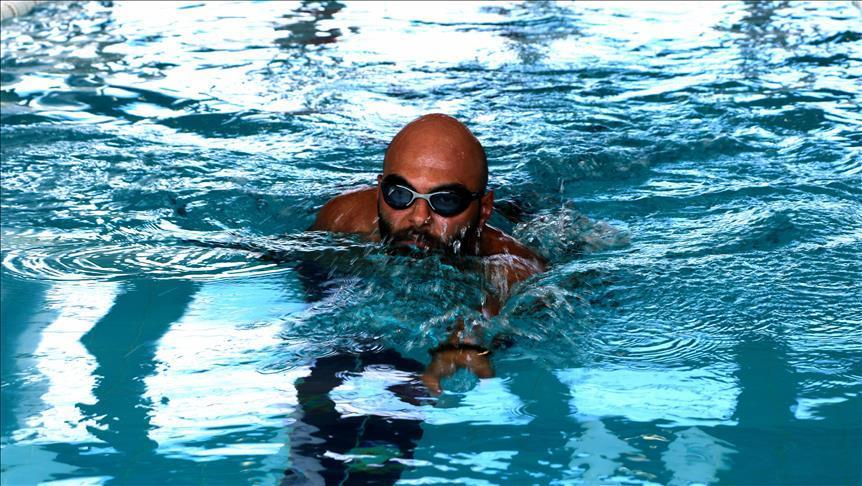 رغم إجرائه لعملية قلب مفتوح.. مسن تونسي يسبح لـ76 ساعة