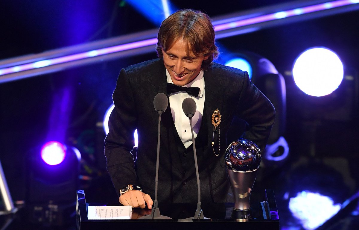 مودريتش ينال جائزة الفيفا أفضلَ لاعب في العالم