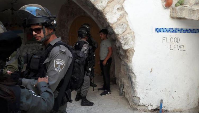 الاحتلال يعتقل 3 فتية بعد الاعتداء عليهم في القدس