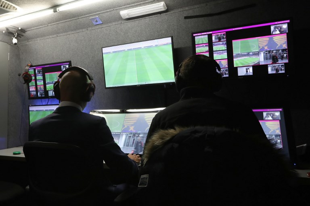 اليويفا يقر اعتماد VAR في دوري الأبطال ويورو 2020