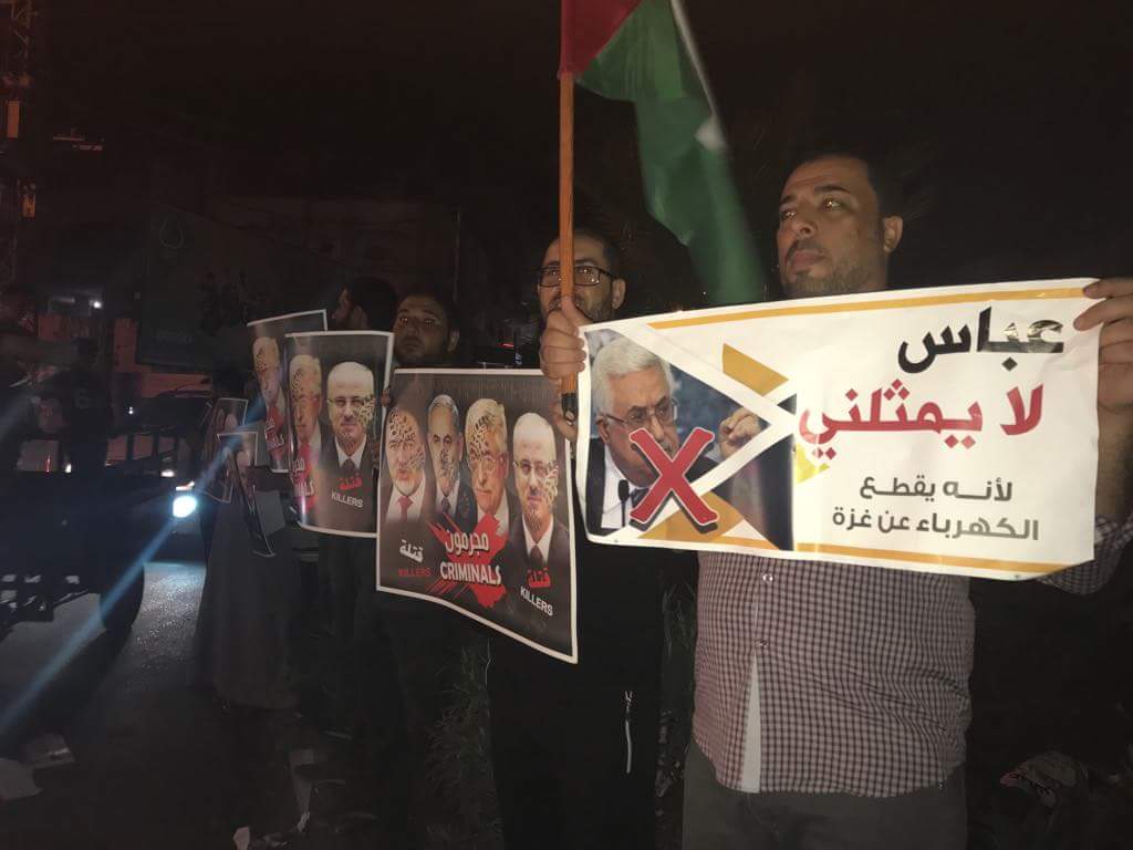 عباس لا يمثلني.. مسيرات عفوية غاضبة في القطاع