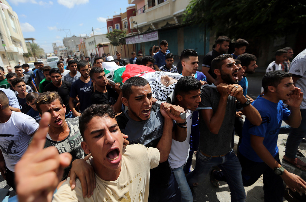 جماهير غزة تُشيع شهيديْ جمعة المسيرات خيارنا