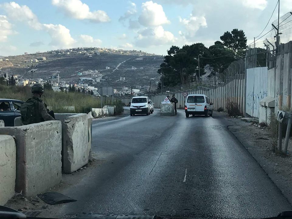الاحتلال يغلق المدخل الرئيسي لسلواد شمال رام الله