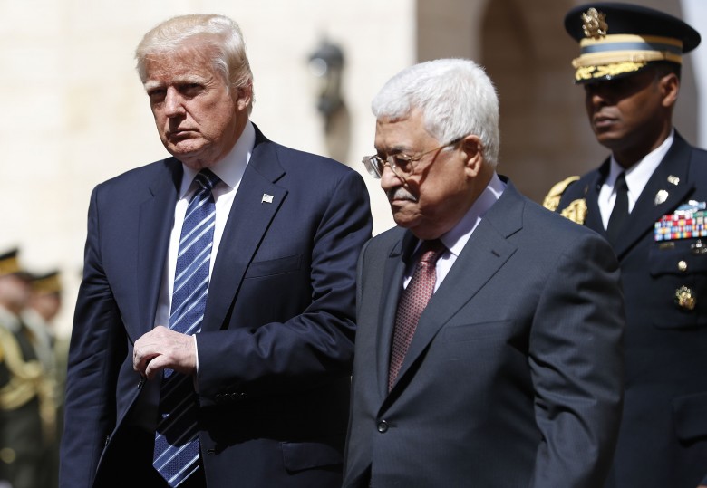 صحيفة عبرية: واشنطن تقرر قطع المساعدات عن الفلسطينيين نهاية الشهر