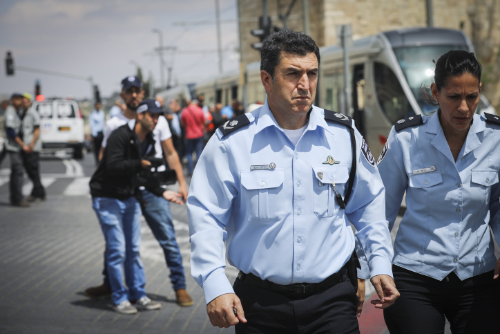 قائد شرطة الاحتلال بالقدس يقتحم الأقصى