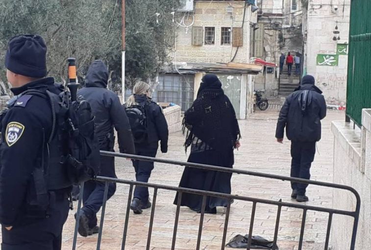 الاحتلال يبعد 4 فلسطينيين عن القدس والأقصى