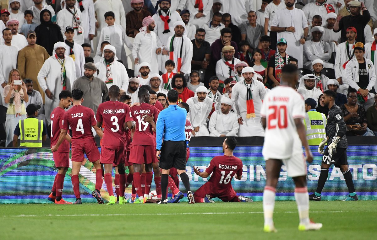 قطر تسحق الإمارات برباعية وتبلغ نهائي كأس آسيا