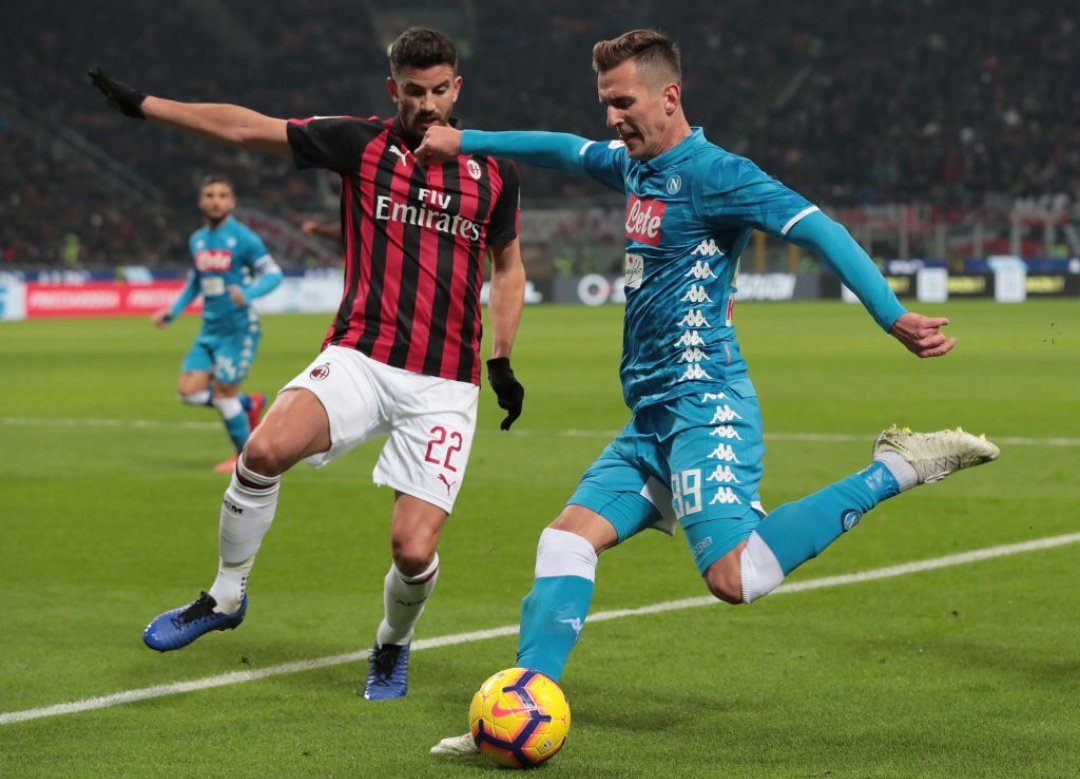 ميلان يقصي نابولي ويبلغ نصف نهائي كأس إيطاليا