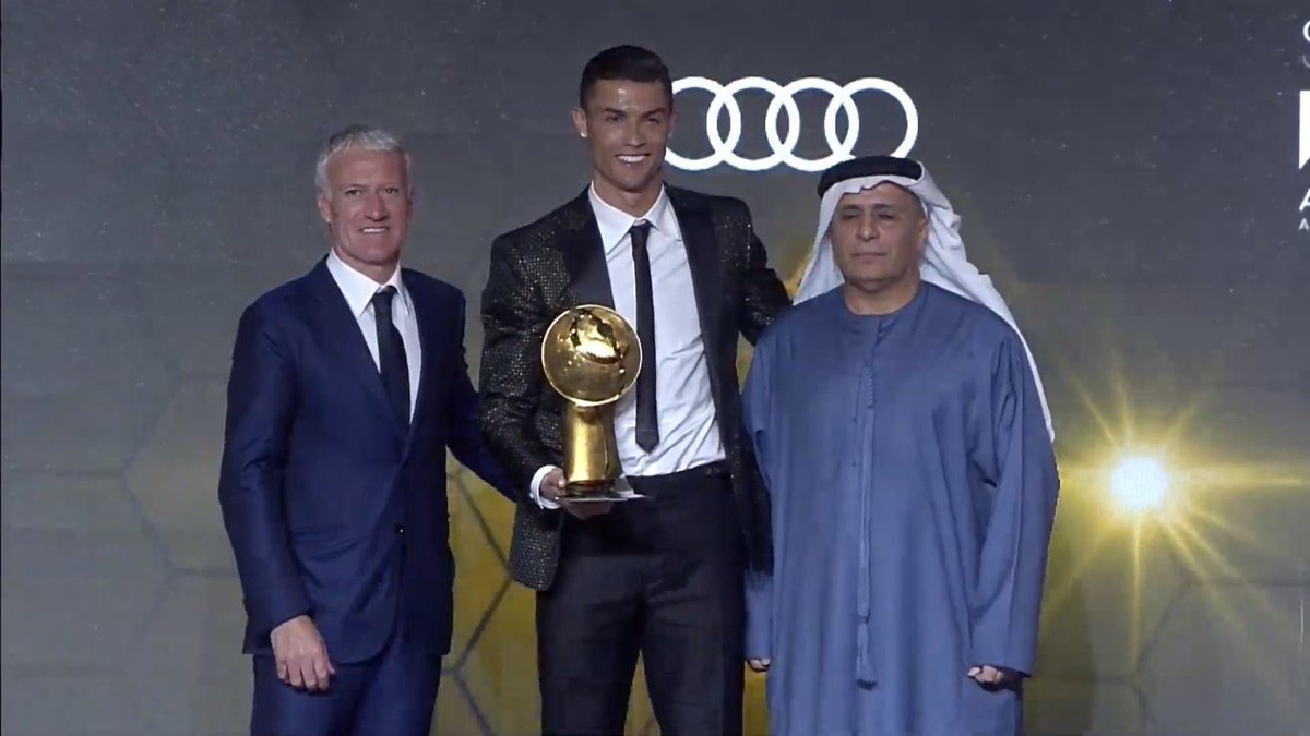 كريستيانو رونالدو يتوج بجائزة أفضل لاعب في العالم من غلوب سوكر