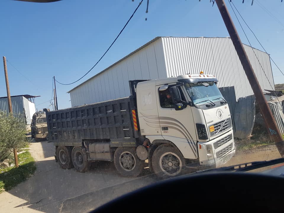 الاحتلال يصادر شاحنة ويعتقل سائقها في طوباس