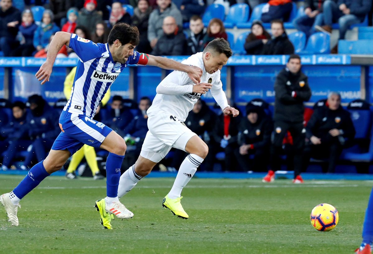 ديبورتيفو ألآفيس يتغلب على فالنسيا في الدوري الإسباني