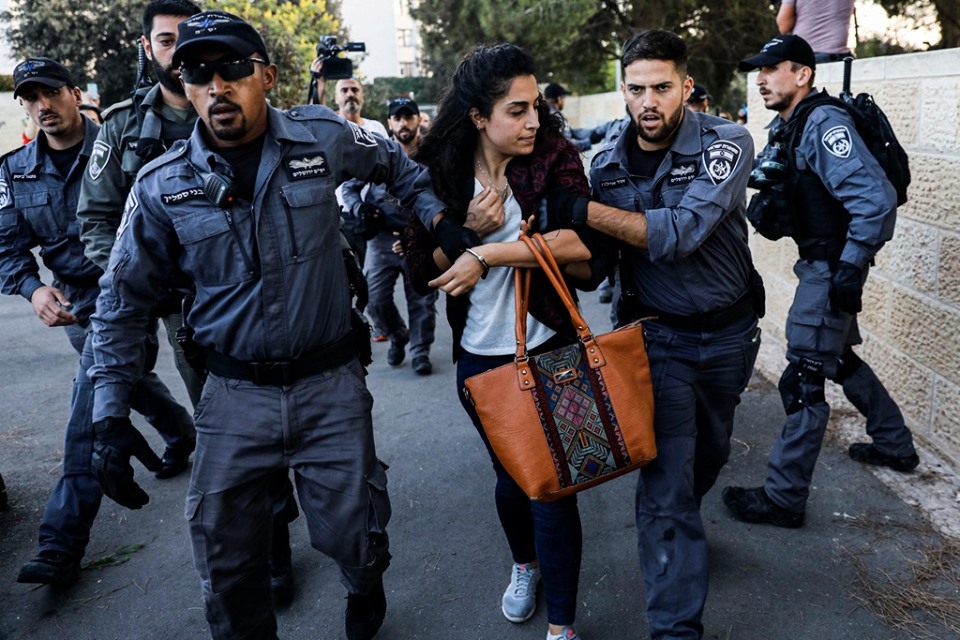 الاحتلال يعتقل فتاة من باب العامود في القدس
