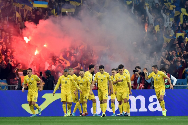 أوكرانيا تبلغ النهائيات وتعكر احتفال رونالدو بهدفه الـ700