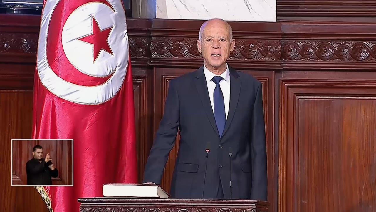 الرئيس التونسي يكلف هشام المشيشي بتشكيل الحكومة