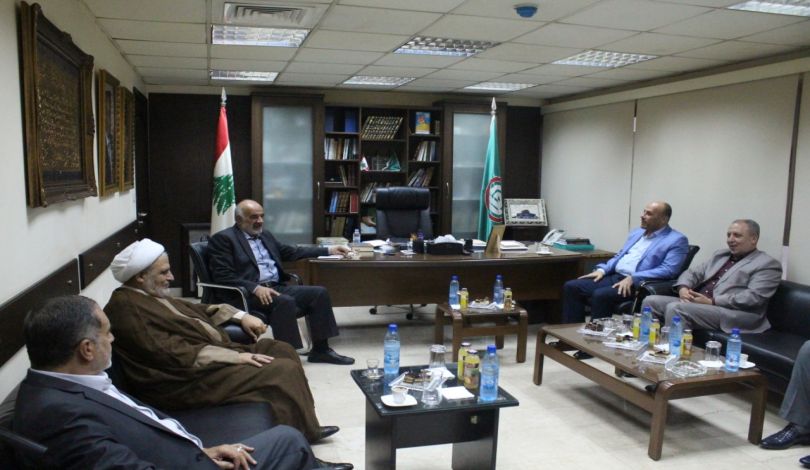 حماس تدعو لضرورة التعامل مع فلسطيني لبنان كلاجئين
