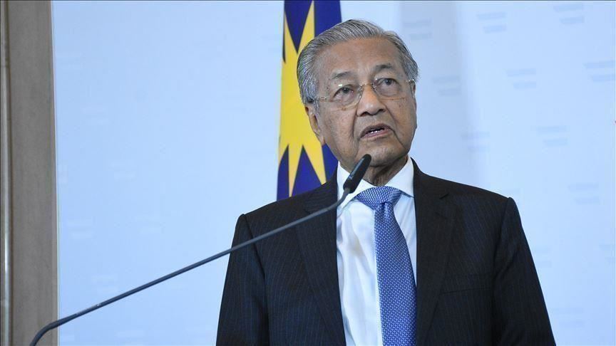ماليزيا: تكليف مهاتير محمد برئاسة حكومة مؤقتة