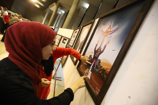 افتتاح معرض للكاريكاتير بغزة في ذكرى وعد بلفور