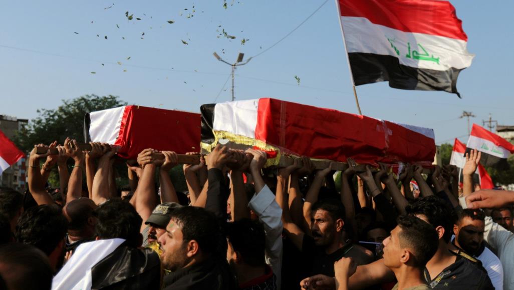 قطع الكهرباء ومئات الجرحى في إطلاق نار وغاز ببغداد