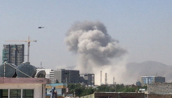 ضحايا مدنيون في تفجير بكابل وعشرات القتلى بصفوف طالبان