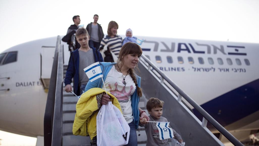 الاحتلال يوطّن العشرات من يهود أوكرانيا في مستوطنات الضفة