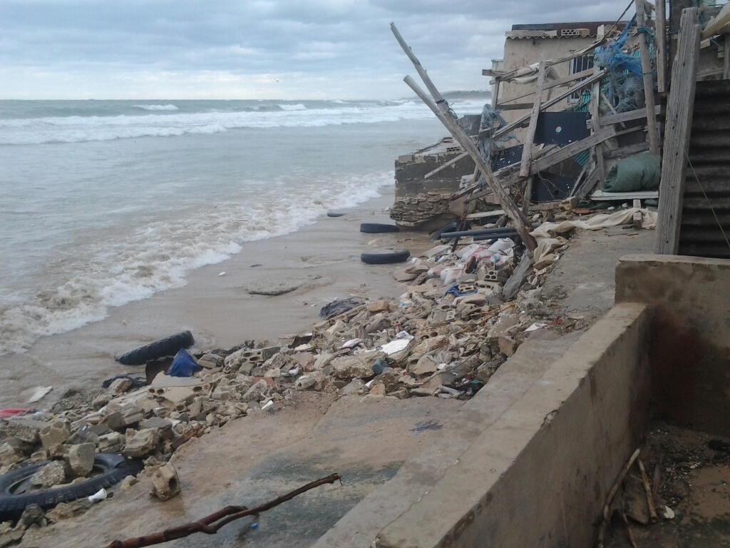 العاصفة لولو تجتاح منازل اللاجئين في الرشيدية وجل البحر