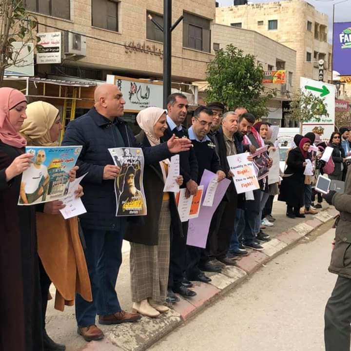 سلسلة بشرية في جنين تضامنا مع الأسرى
